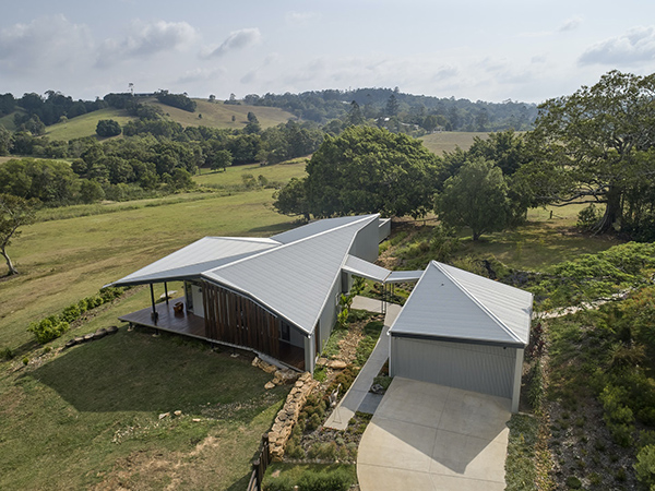 Eumundi House (QLD) by Allen Jack+Cottier is an example of an alternative procurement method, using an ABIC Cost Plus contract. Photographer: Robin Riddle. Traditional land owners: the Kabi Kabi people.